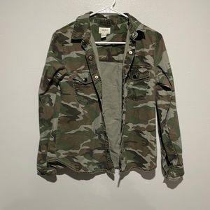 FOREVER 21 camo over shirt